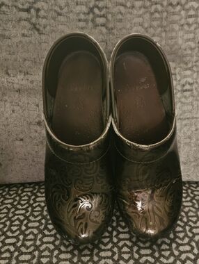 Dansko Women’s Brown Leather Clogs - Sz 7